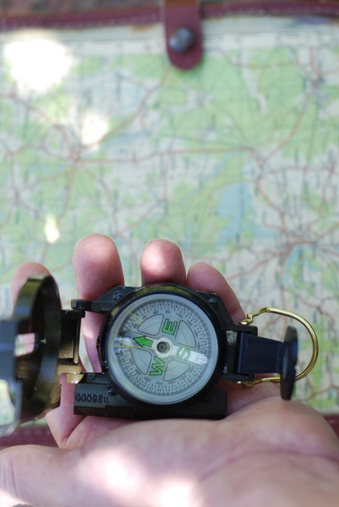 Orientacja mapy za pomocą kompasu