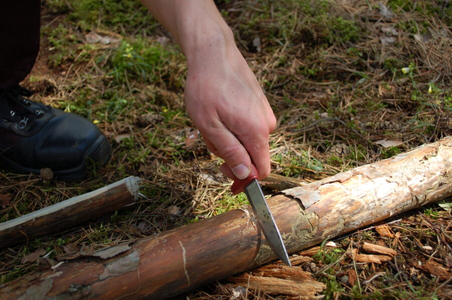 Mały nóż do lasu - ksiazka vademecum survivalowe